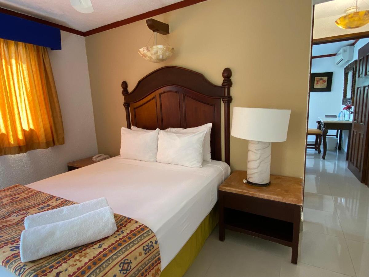 Hotel Las Golondrinas Playa del Carmen Esterno foto